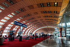Авиакомпания Emirates открывает отремонтированный зал в парижском аэропорту Шарль-де-Голль